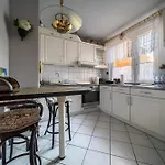 아파트 Szczepin Spacious By Bookinghost *
