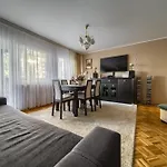아파트 Szczepin Spacious By Bookinghost *