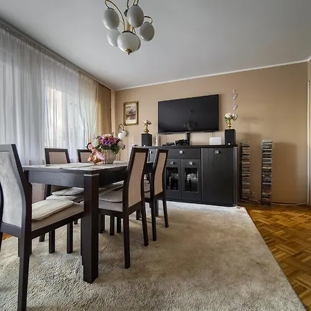 아파트 Szczepin Spacious By Bookinghost *