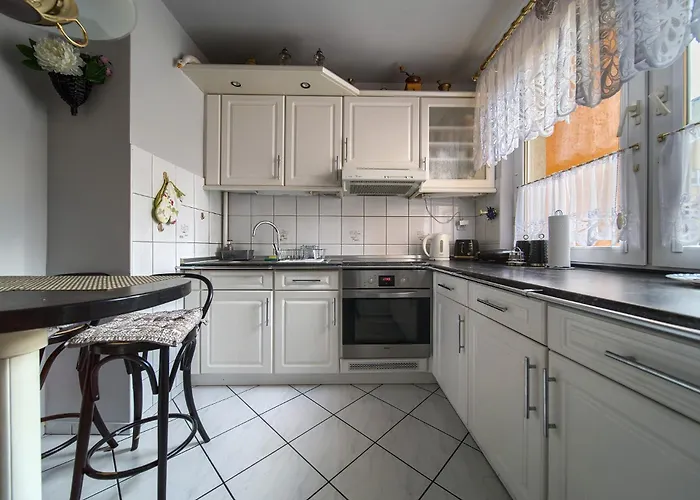 Szczepin Spacious By Bookinghost *